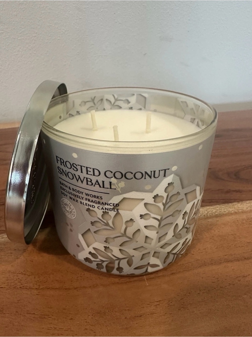 Bath & Body Works: 14.5 Oz 3-Wick Candle: Frosted Coconut Snowball